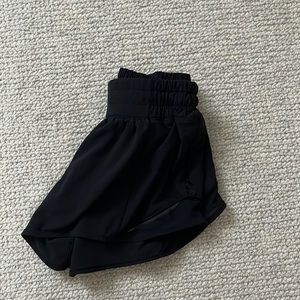 Black Lululemon Hotty Hot Low-Rise Lined Short 2.5